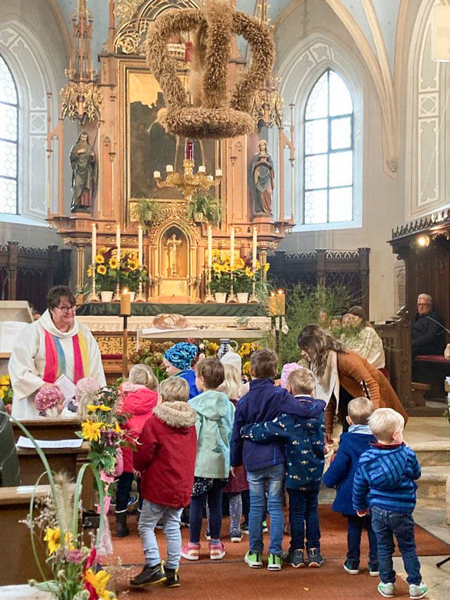 Ein Buntes Erntedankfest - Pfarreiengemeinschaft Neuburg - Kirche St ...