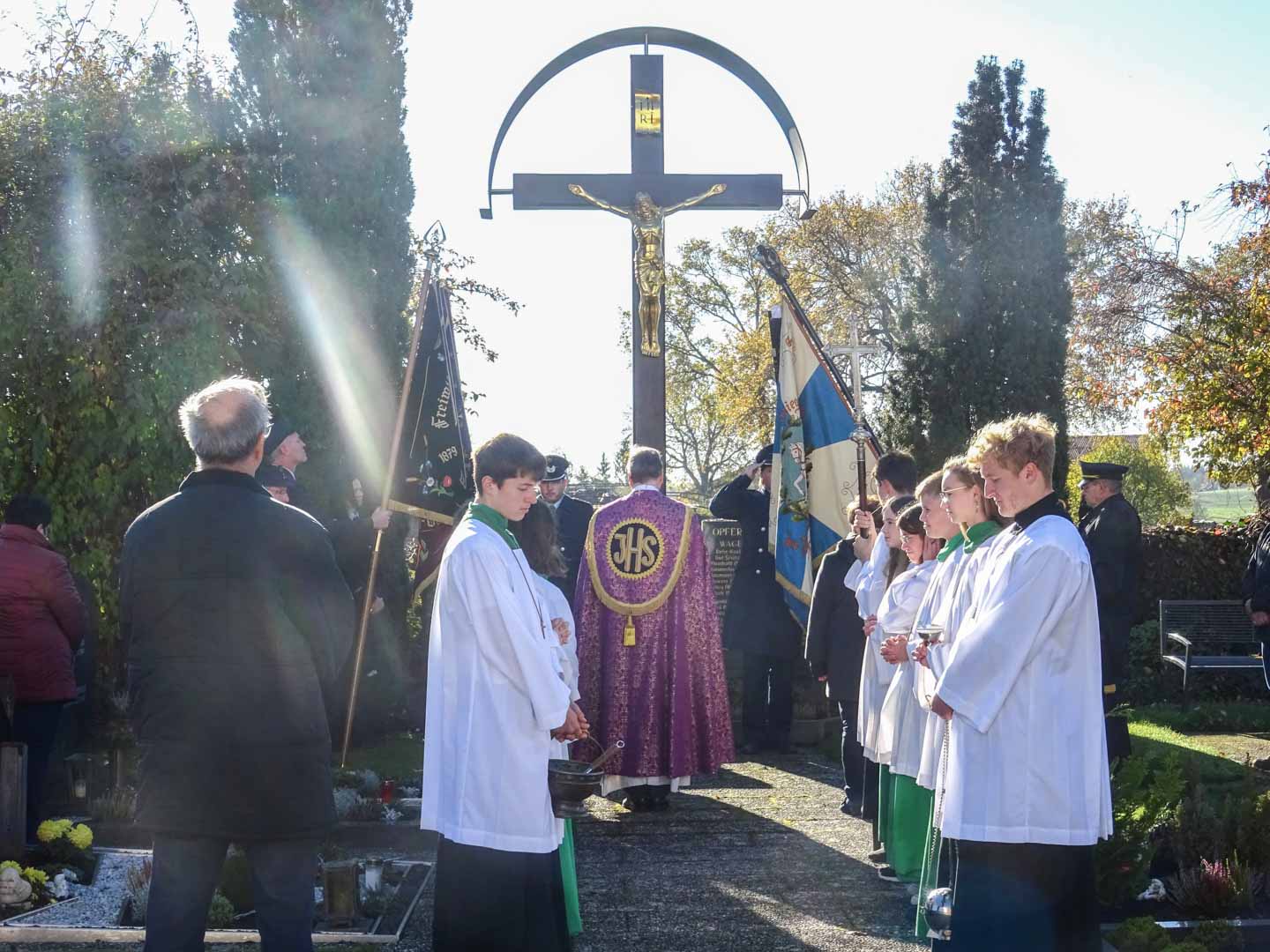 Volkstrauertag In Wagenhofen - Pfarreiengemeinschaft Neuburg - Kirche ...