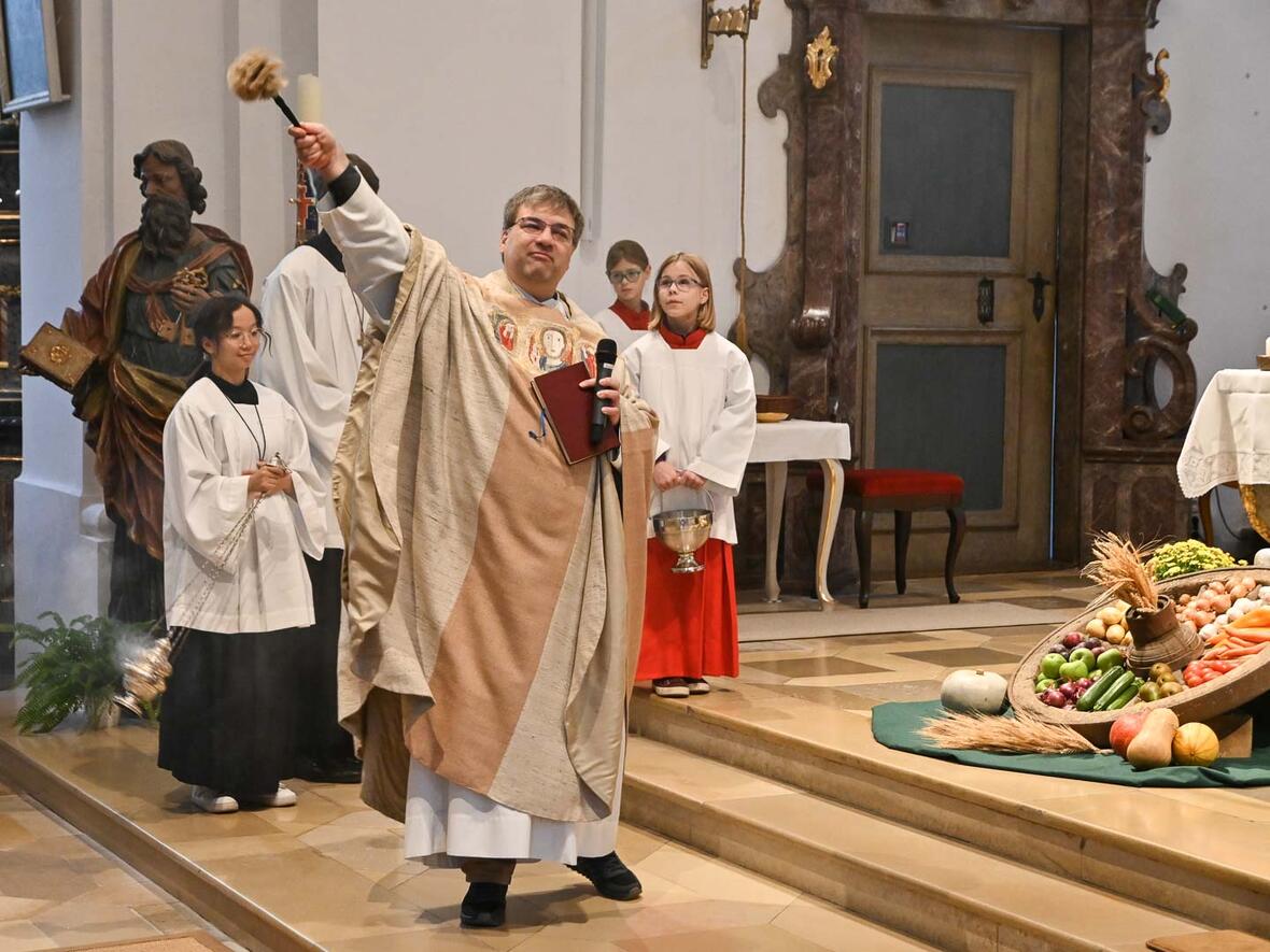 Ministranten Einführung in St. Peter am Erntedankfest