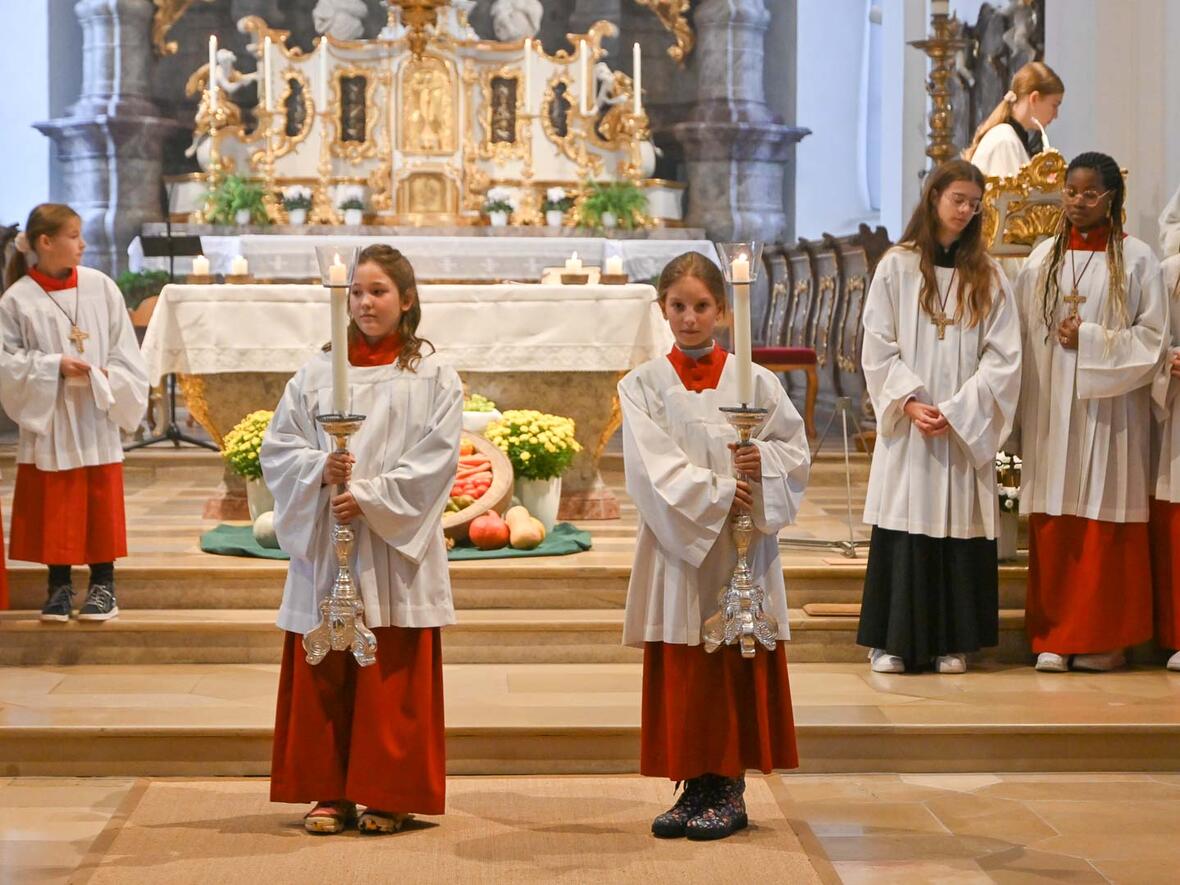 Ministranten Einführung in St. Peter am Erntedankfest