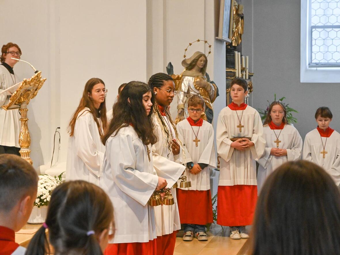 Ministranten Einführung in St. Peter am Erntedankfest