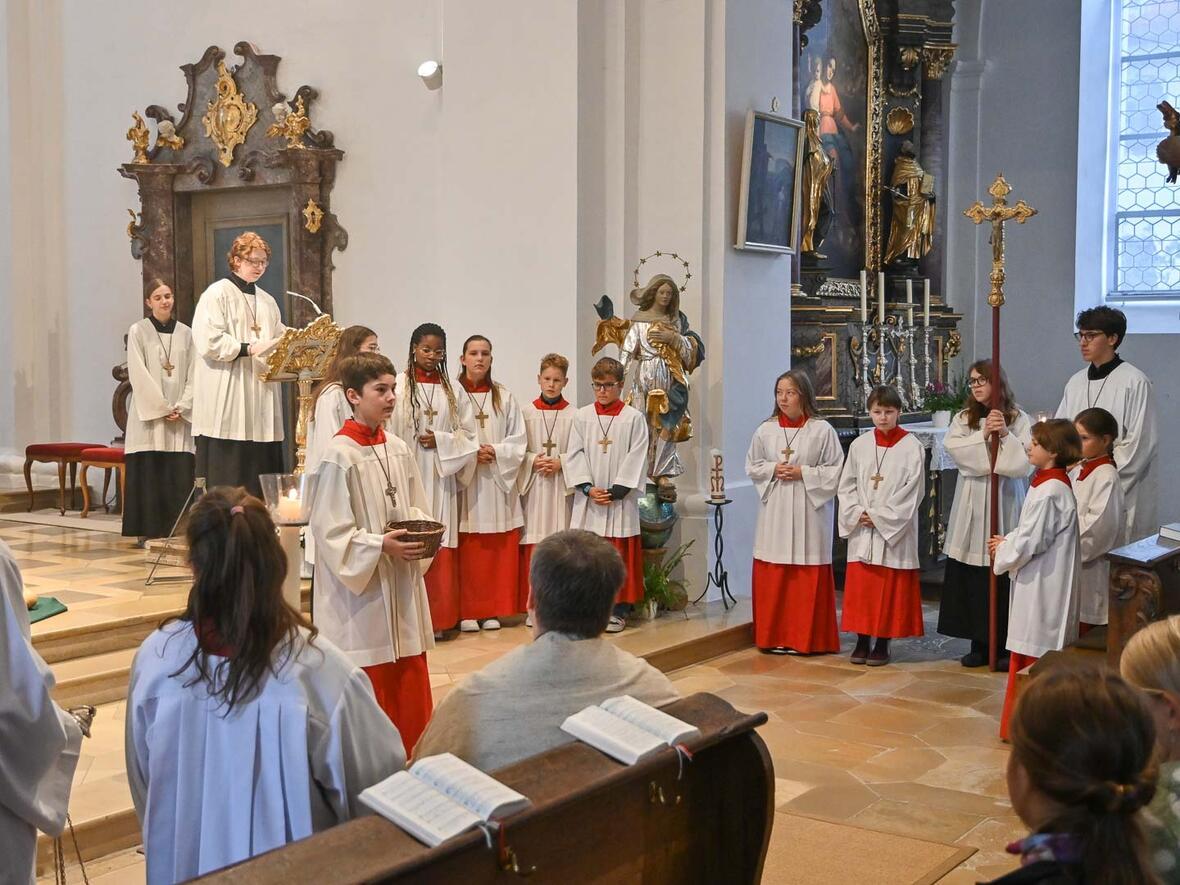 Ministranten Einführung in St. Peter am Erntedankfest