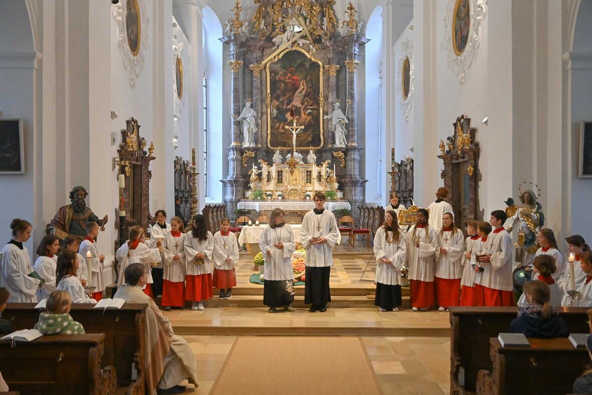 Ministranten Einführung in St. Peter am Erntedankfest