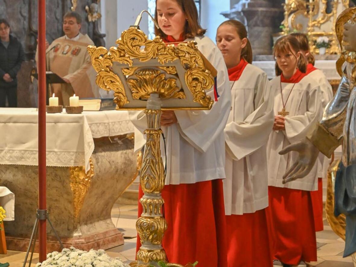 Ministranten Einführung in St. Peter am Erntedankfest