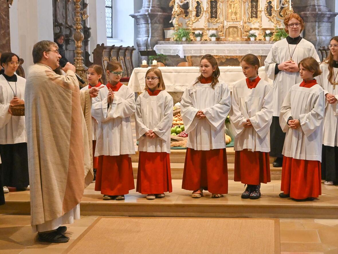 Ministranten Einführung in St. Peter am Erntedankfest