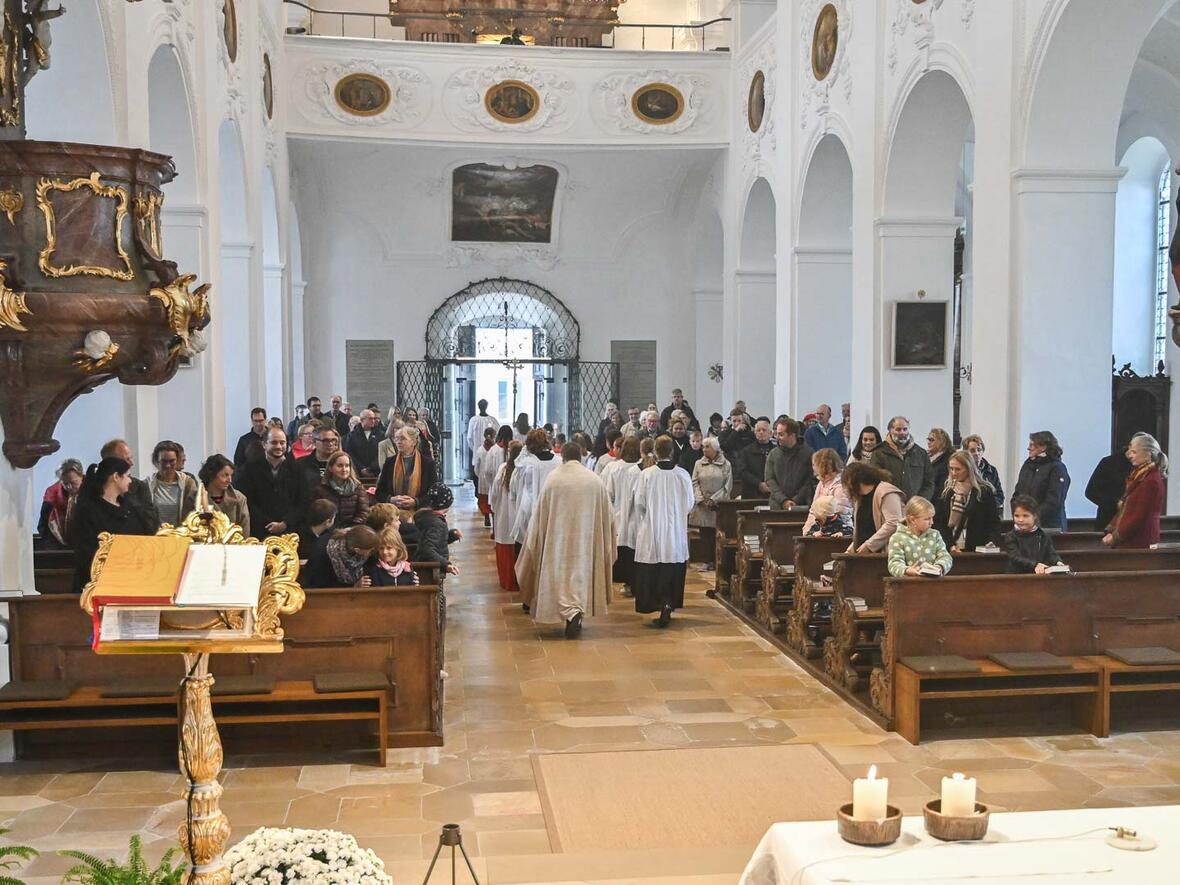 Ministranten Einführung in St. Peter am Erntedankfest