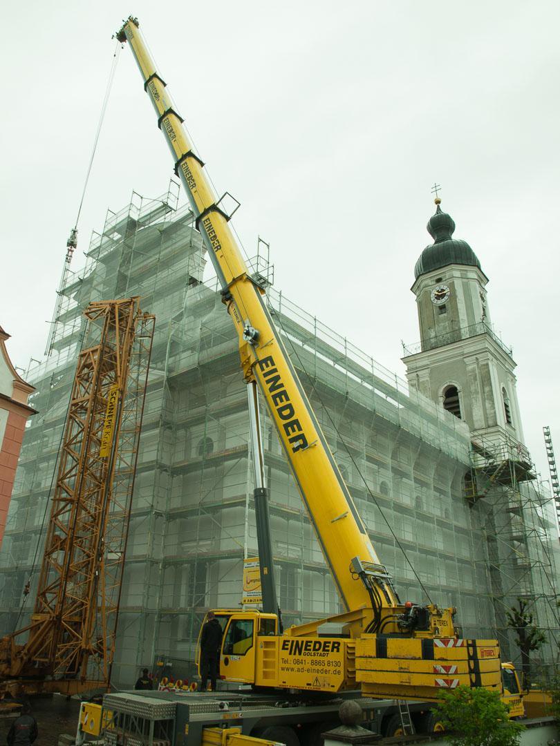 kranaufbau-vor-st.-peter_02_lightbox