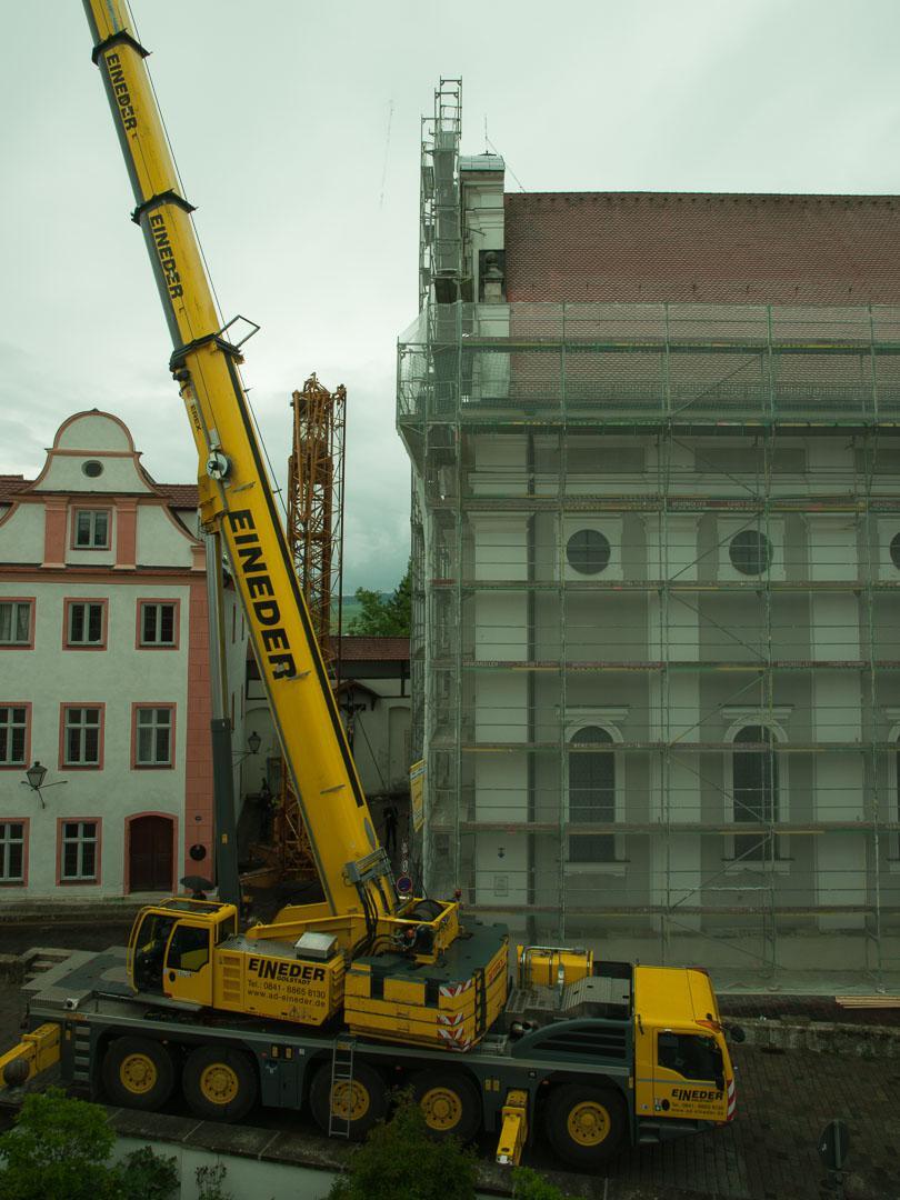 kranaufbau-vor-st.-peter_04_lightbox