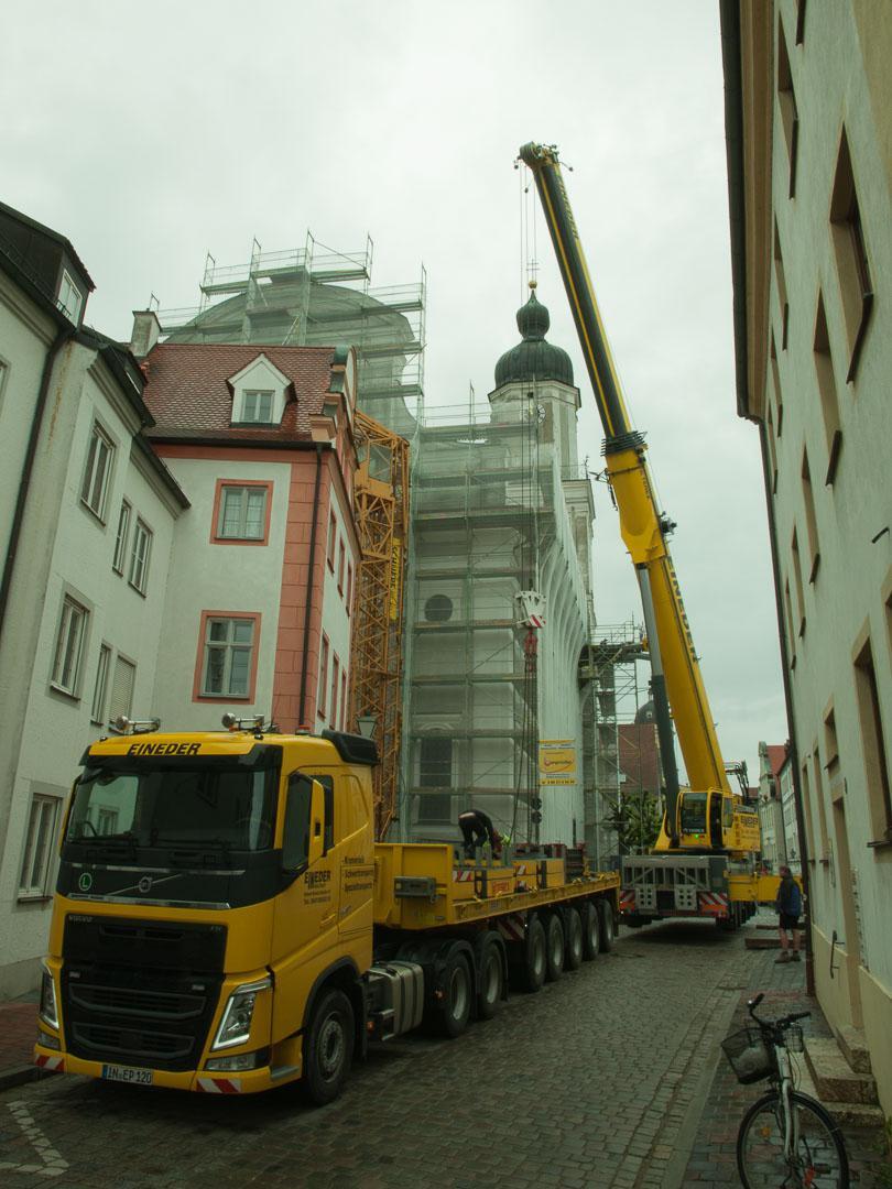 kranaufbau-vor-st.-peter_01_lightbox